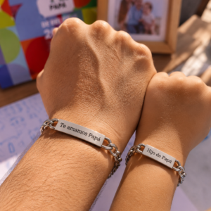 Pareja de Pulseras Con Grabado Personalizado Plateado